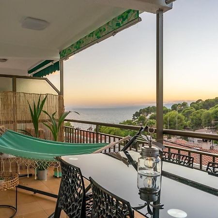Beach Front Retro Hideaway In Salou Bagian luar foto