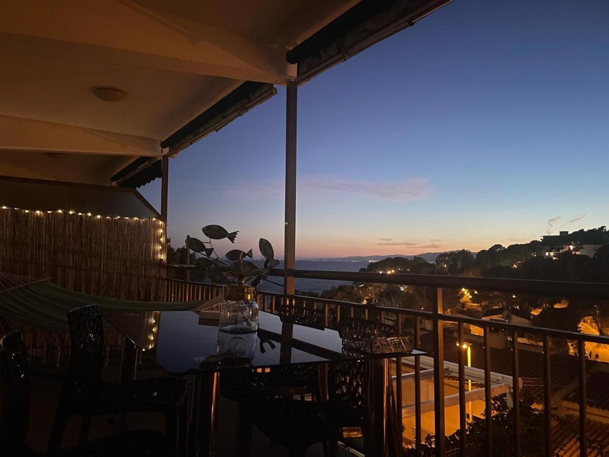 Beach Front Retro Hideaway In Salou Bagian luar foto