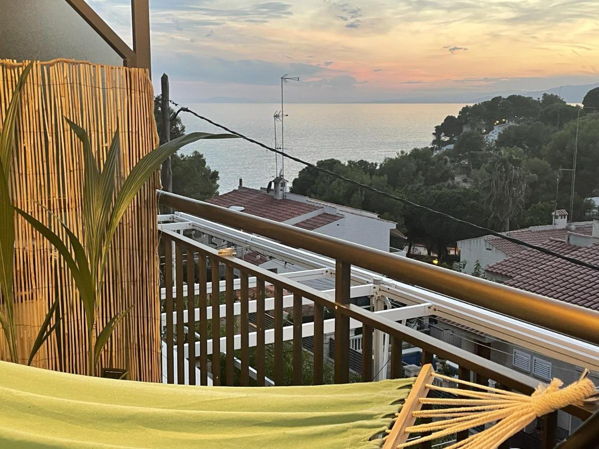 Beach Front Retro Hideaway In Salou Bagian luar foto
