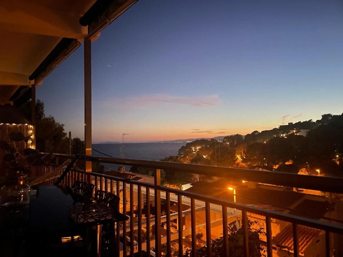 Beach Front Retro Hideaway In Salou Bagian luar foto