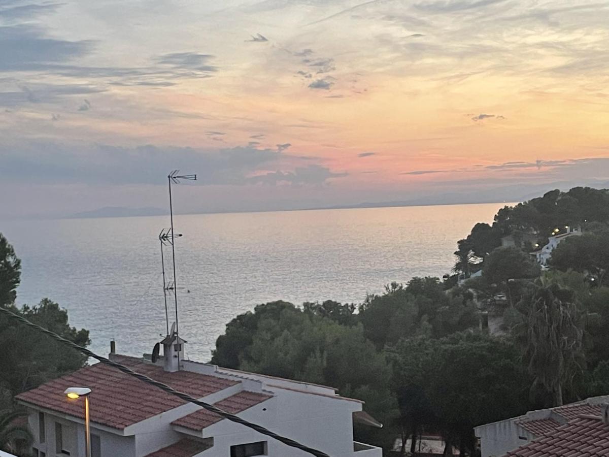 Beach Front Retro Hideaway In Salou Bagian luar foto