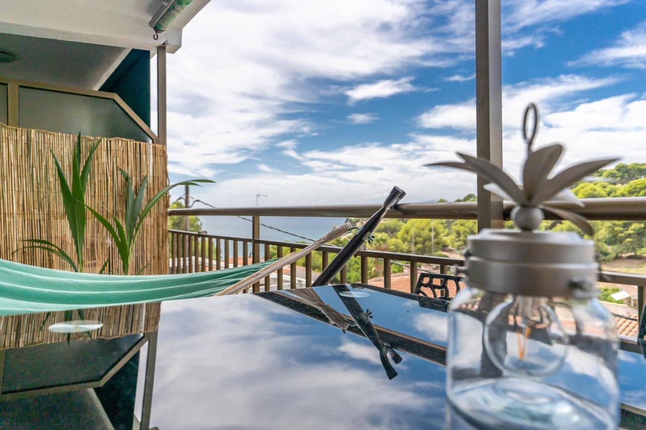 Beach Front Retro Hideaway In Salou Bagian luar foto