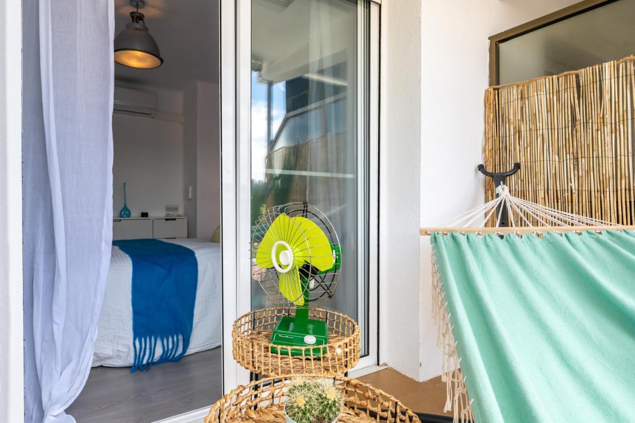 Beach Front Retro Hideaway In Salou Bagian luar foto