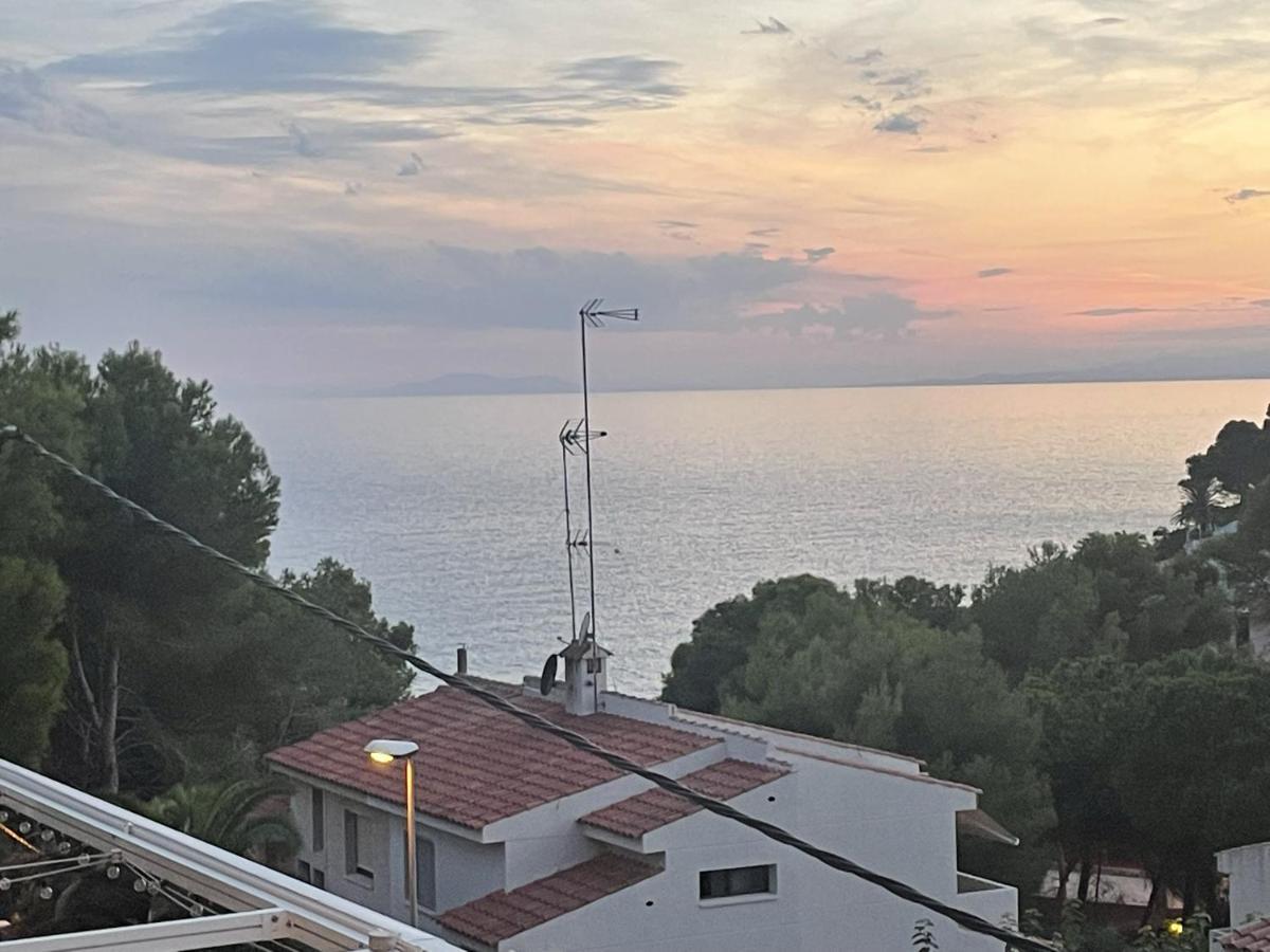 Beach Front Retro Hideaway In Salou Bagian luar foto