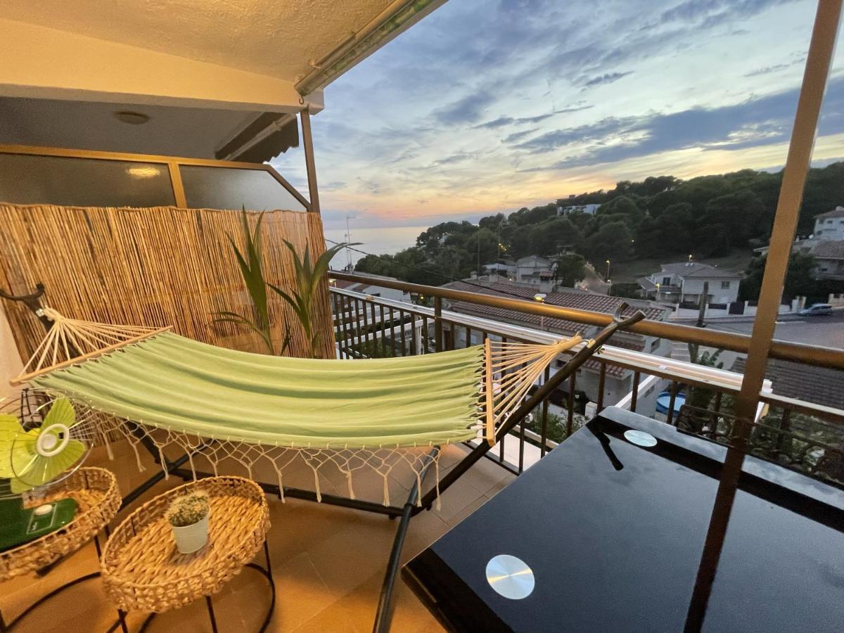 Beach Front Retro Hideaway In Salou Bagian luar foto